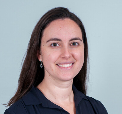 Molly Paras headshot.